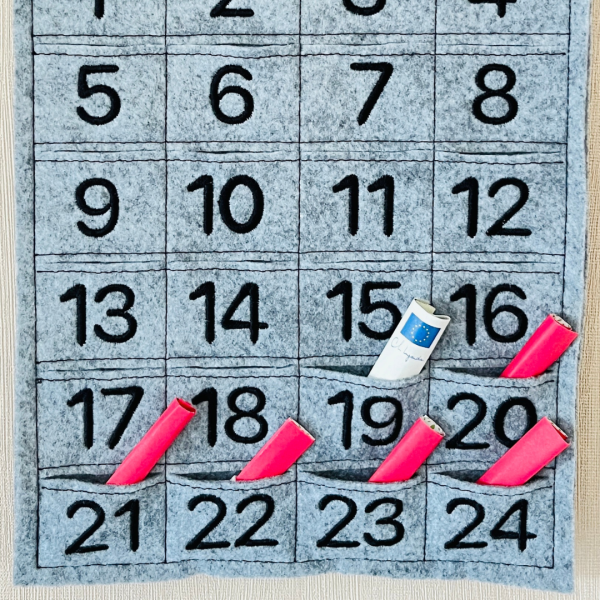 Stickdatei ITH Adventskalender mit freiem Textfeld für 20x30 cm Stickrahmen